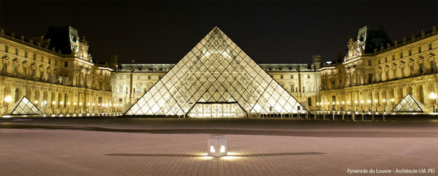 LED照明に改修されたナポレオン広場