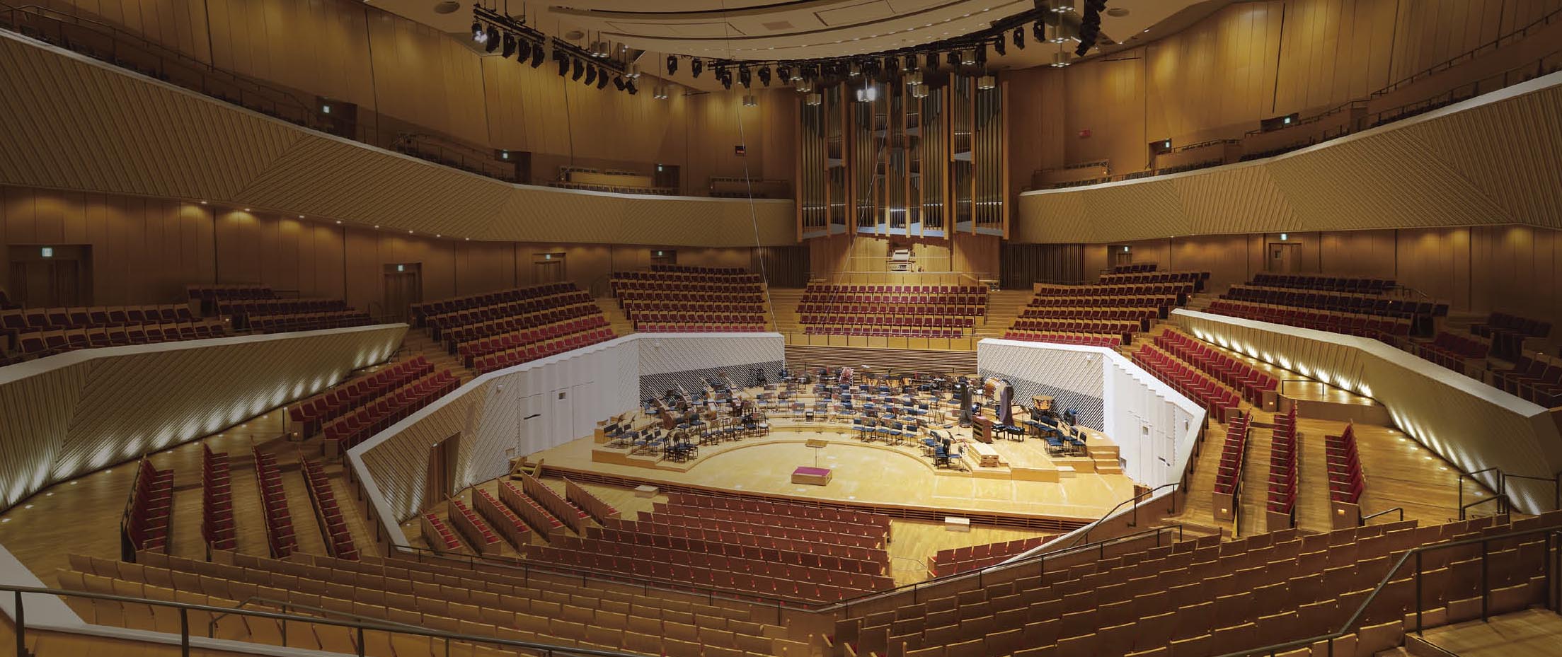 東芝舞台照明器具　1台 納入施設例（劇場・ステージ・舞台照明、スタジオ照明、照明システム