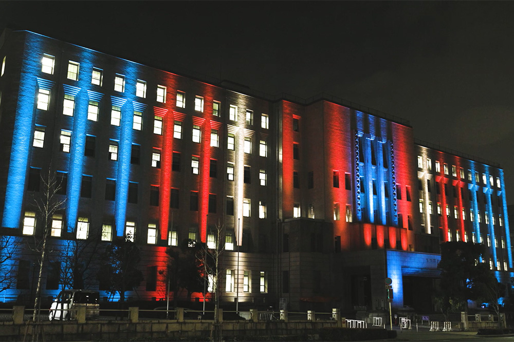 ���{���� �{��